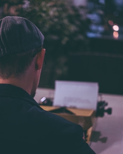 Słowa ciekną po ścianach